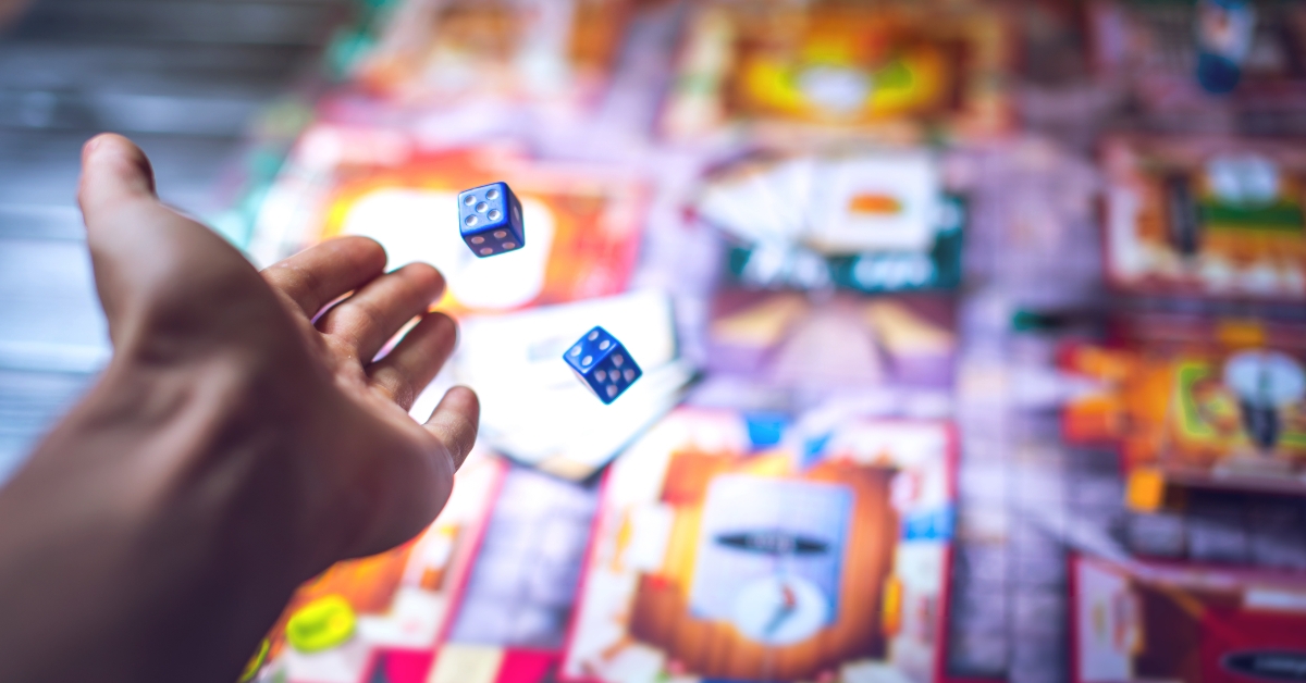 hand throws the dice