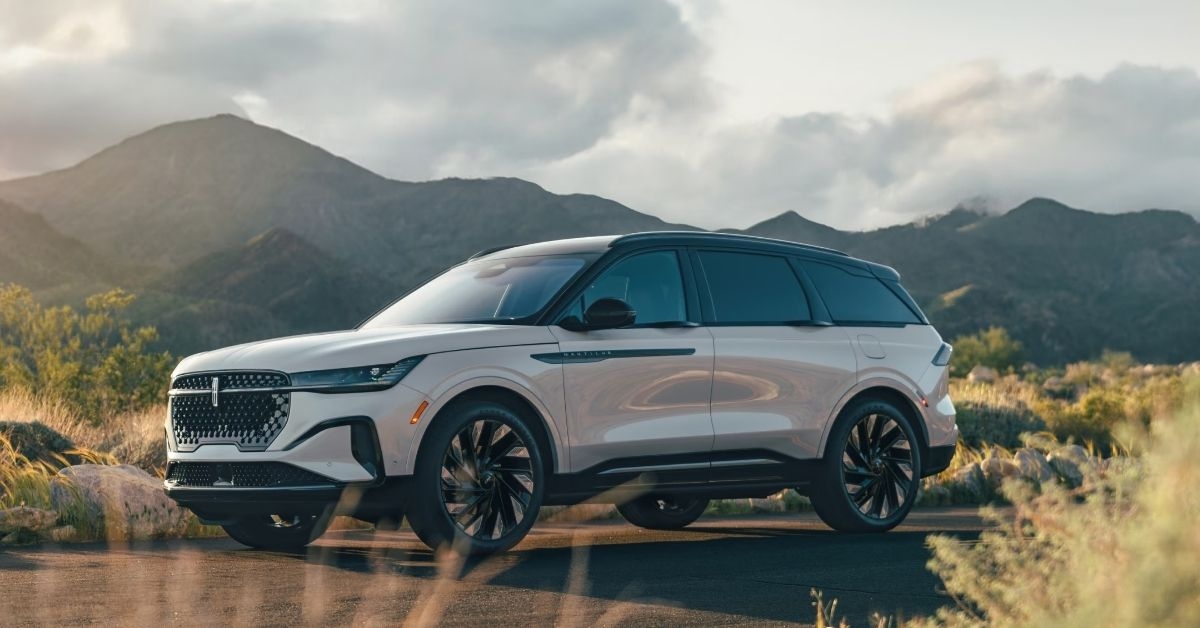 white lincoln nautilus hybrid