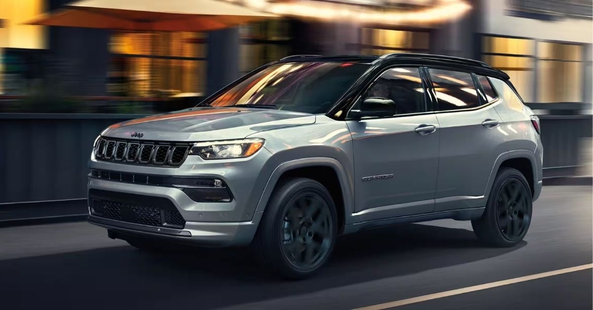 a gray jeep compass