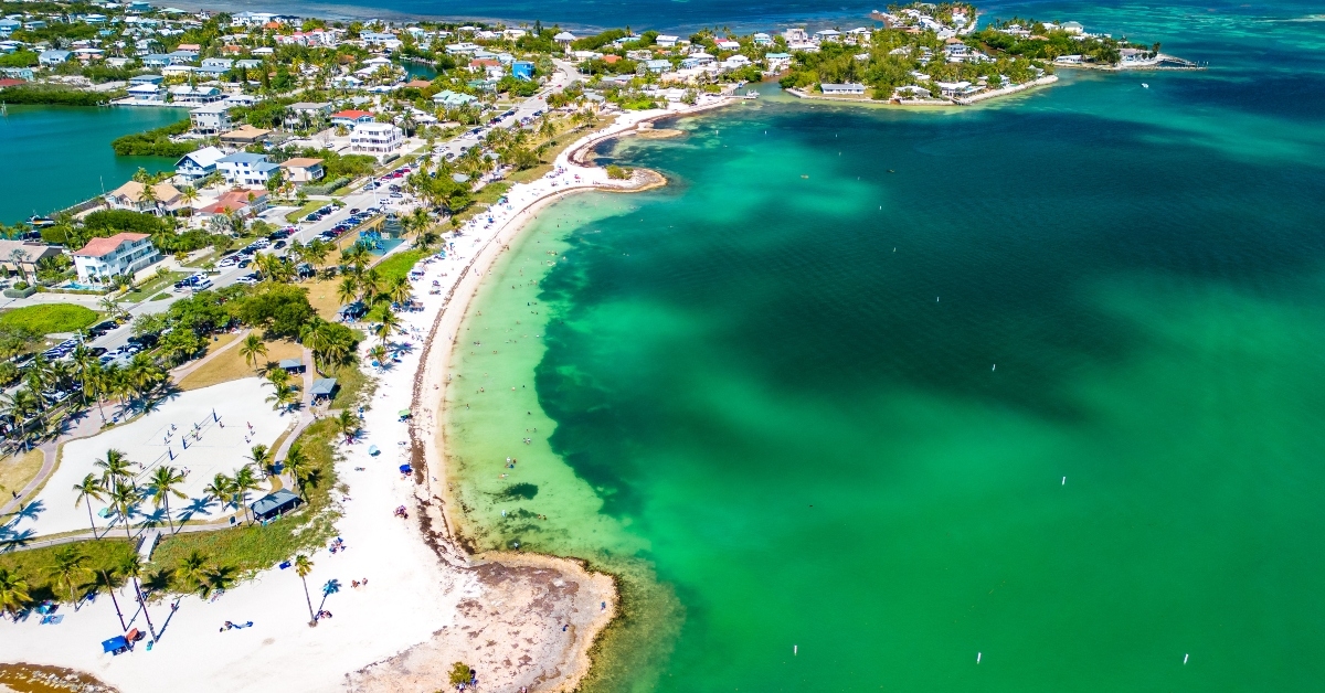 sombrero beach with palm trees