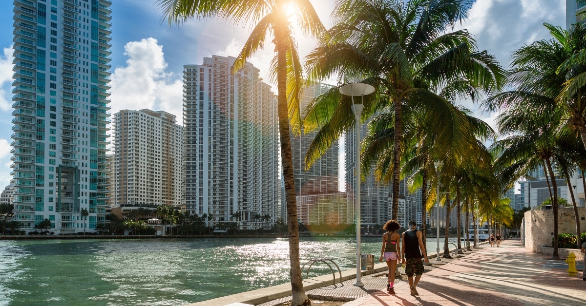 downtown miami people walking