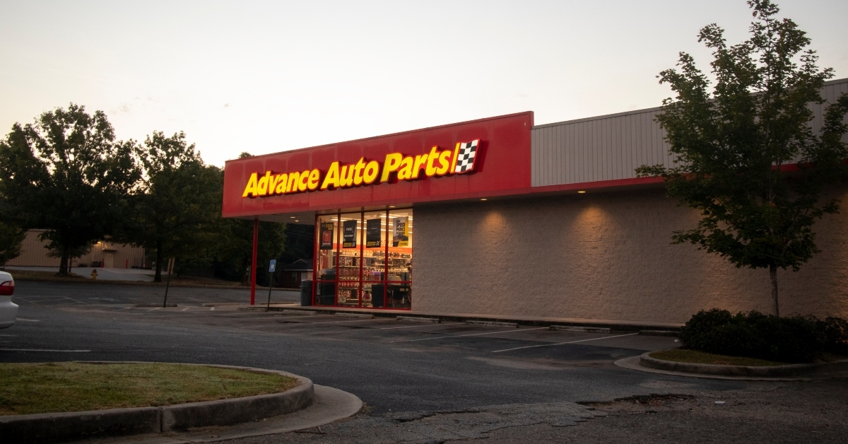 advance auto parts retail store
