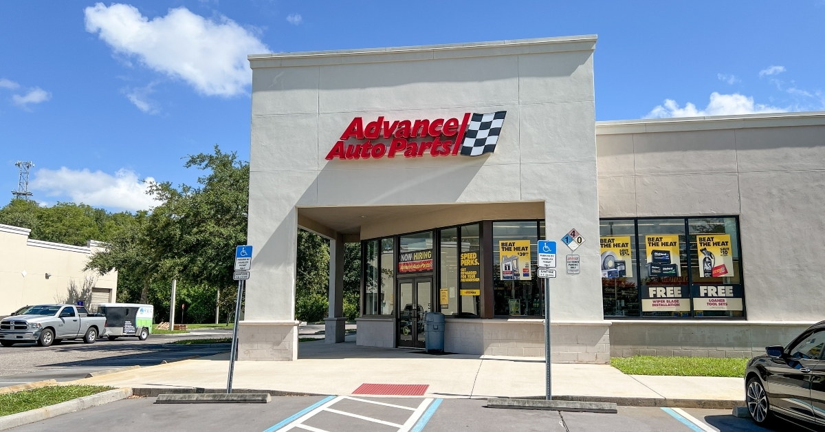 exterior of a advanced auto parts store