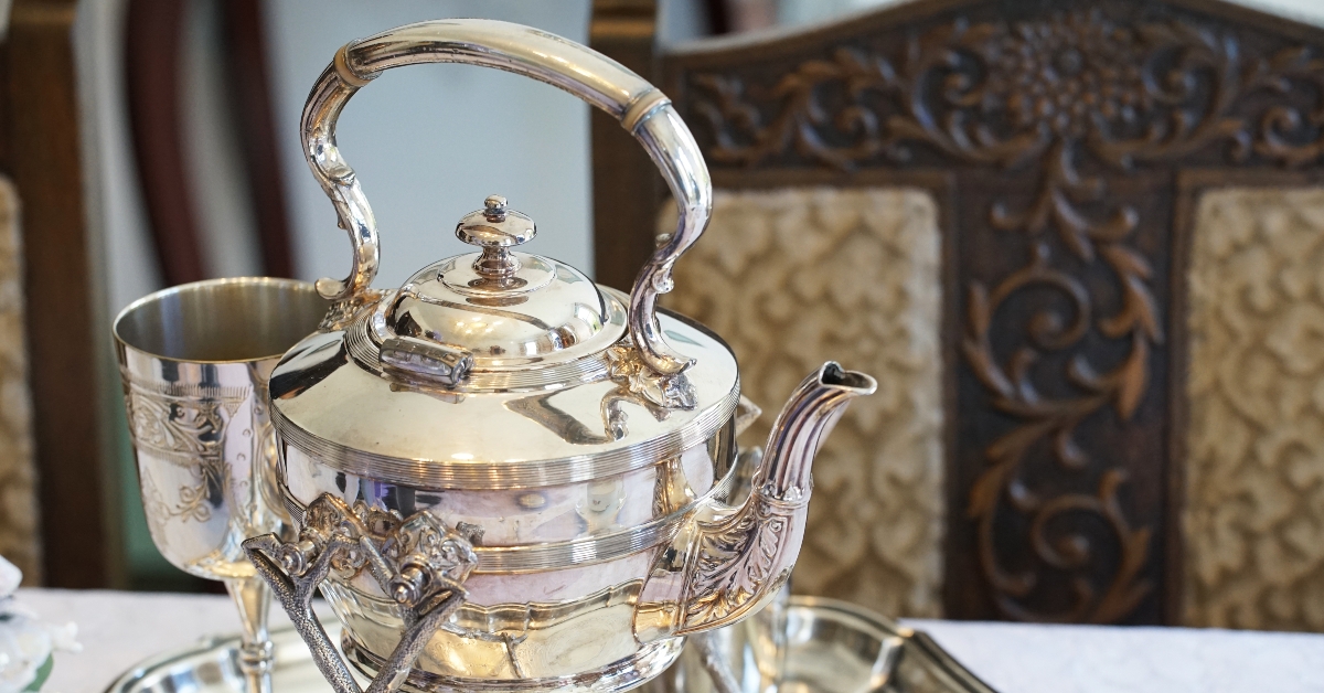 antique tea pot 