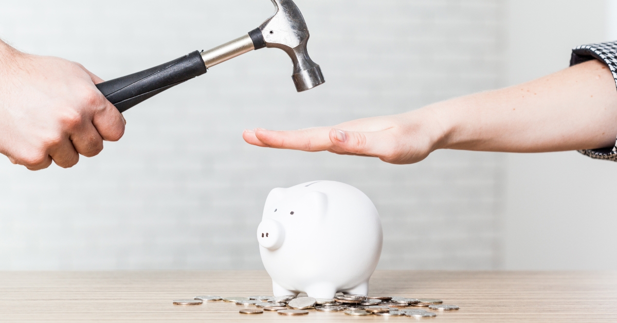 hand holding a hammer