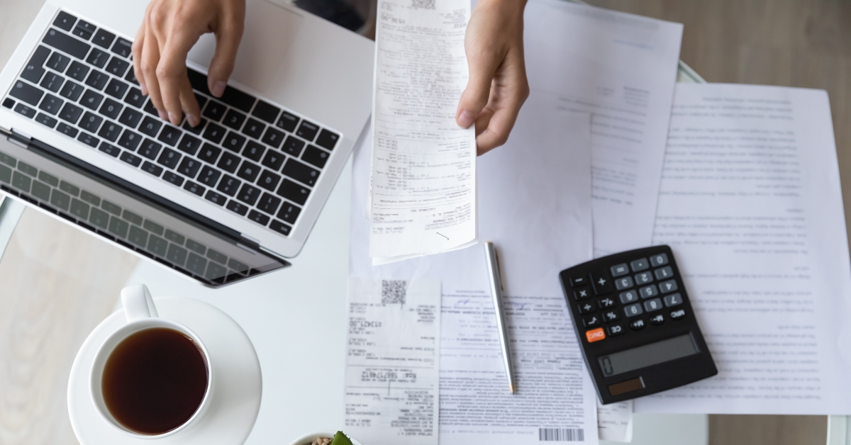 managing monthly expenses