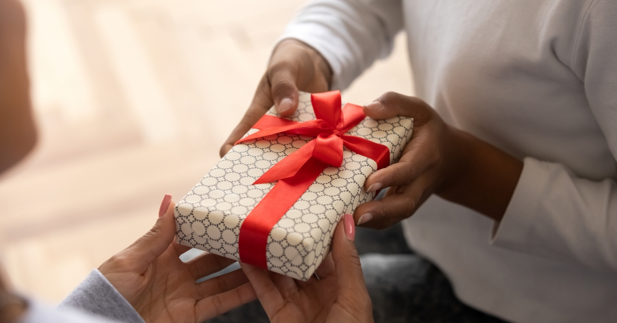 child present birthday gift to mom