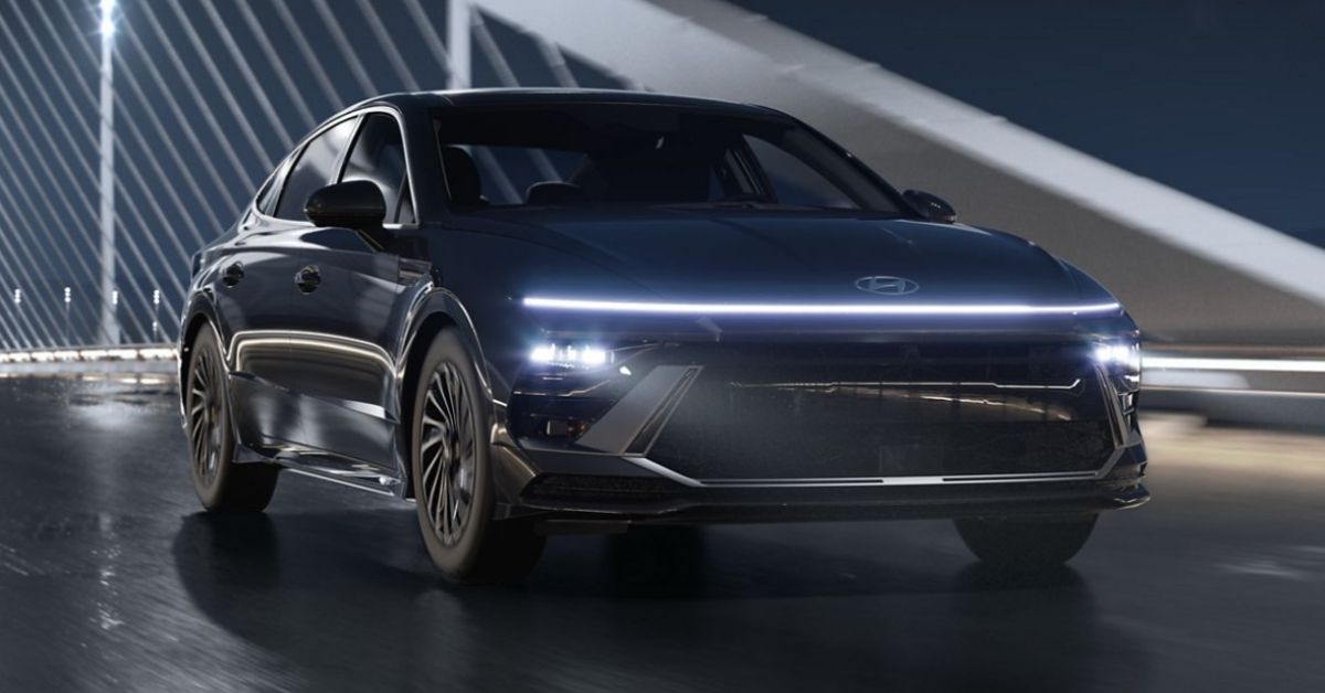 black hyundai sonata hybrid