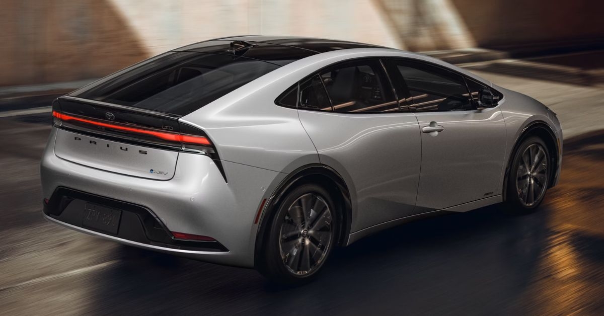 a silver toyota prius