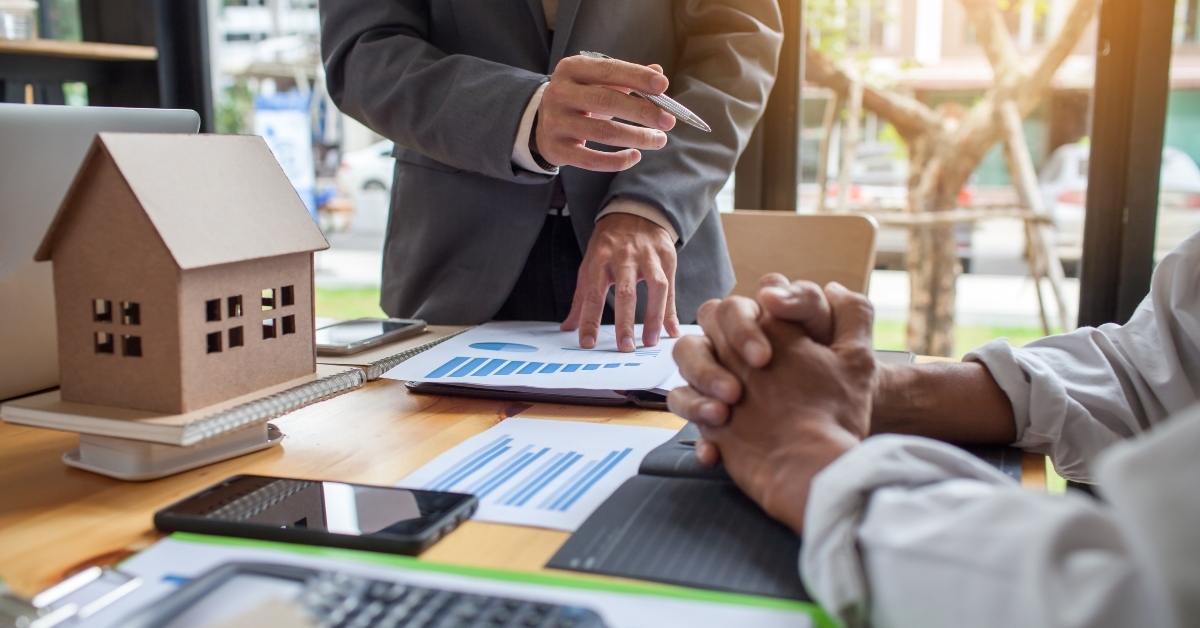 reall estate brokers having meeting