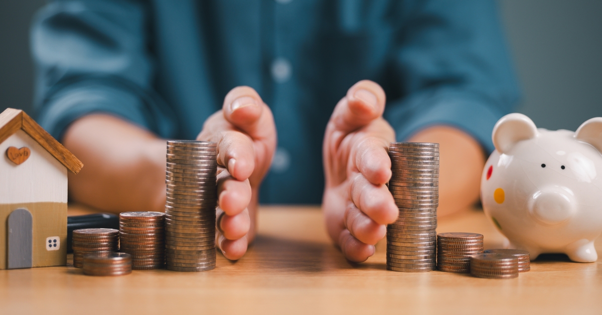 hands separate saving money