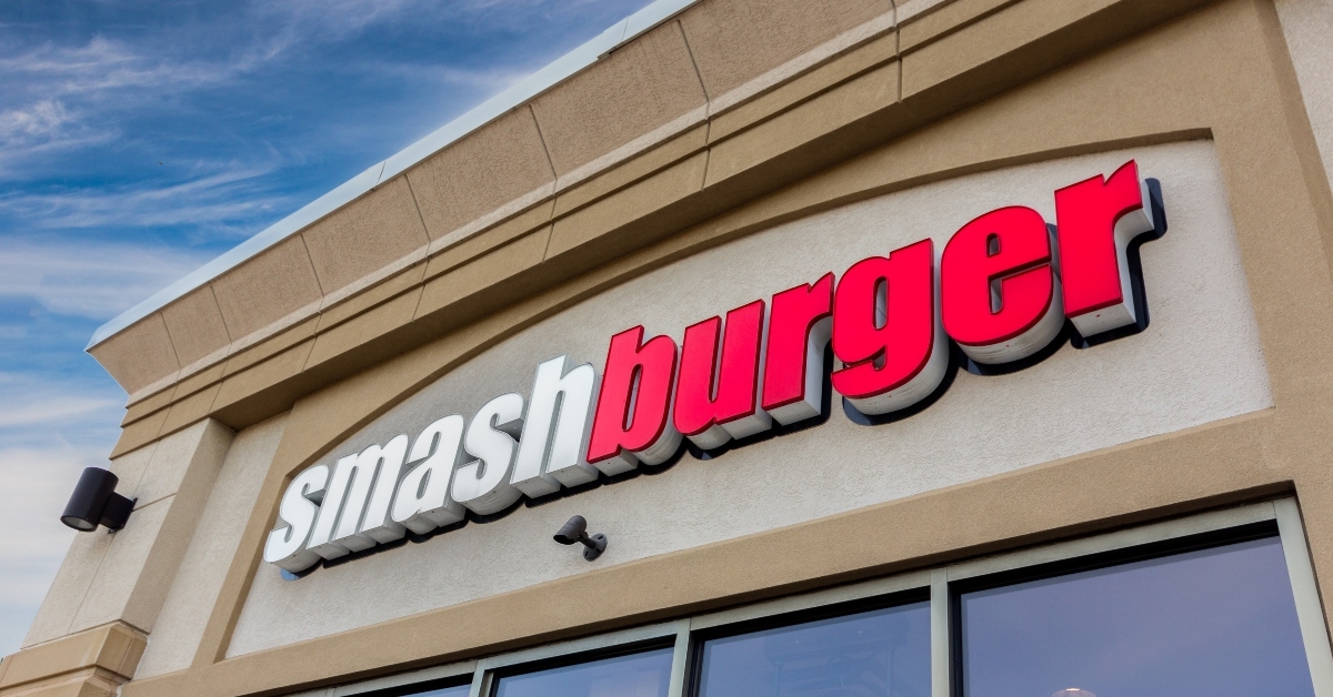 smashburger restaurant exterior 