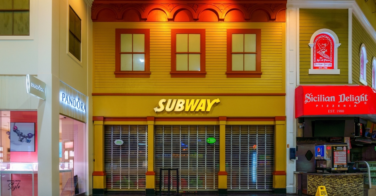 full view of subway 
