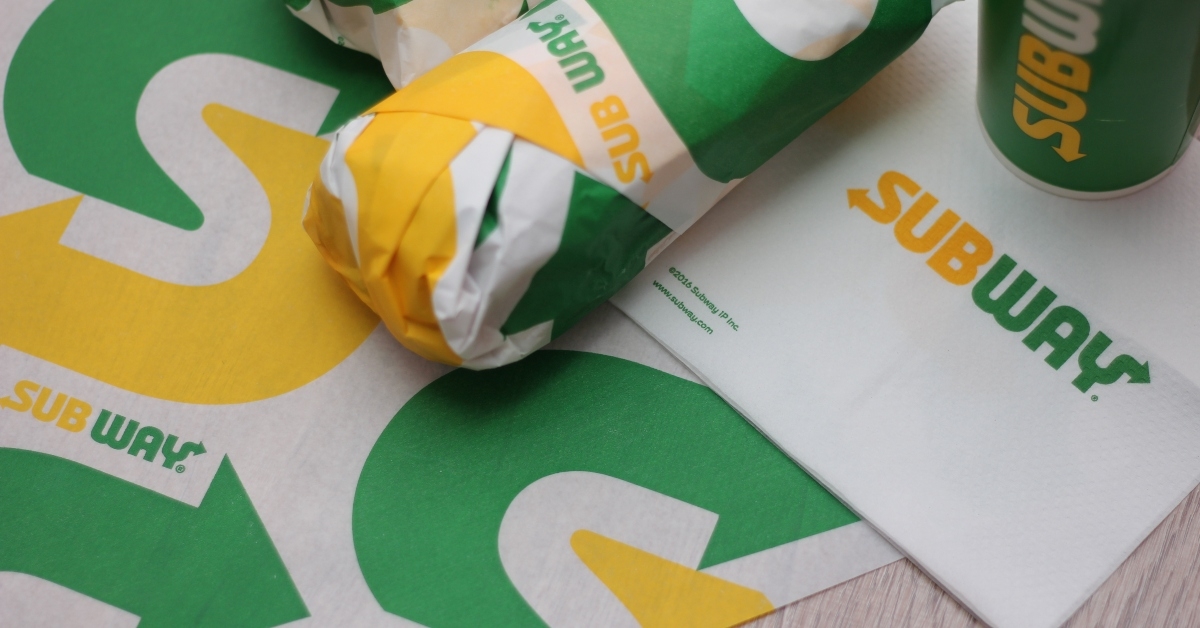subway sandwich restaurant served