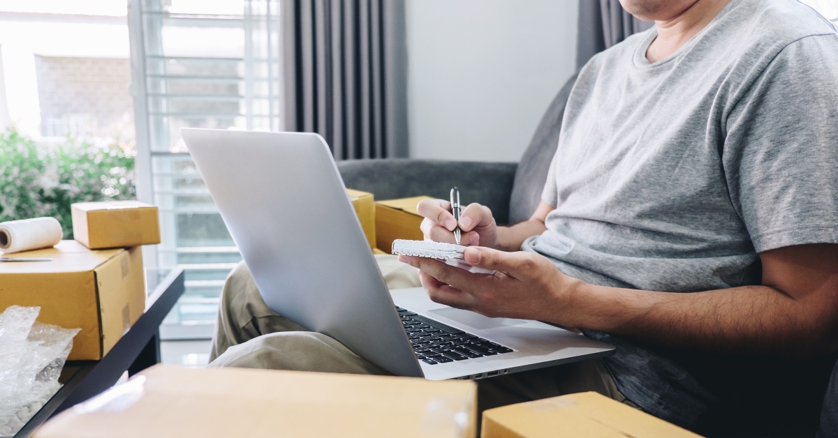a freelancer working with note packaging