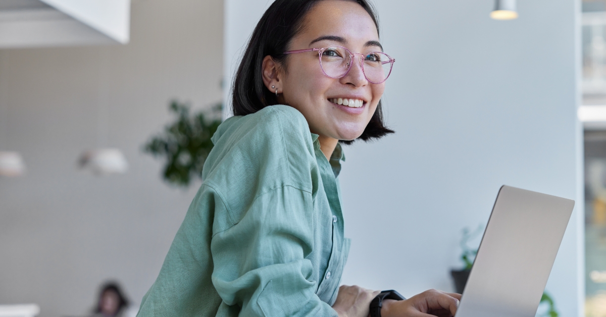 asian woman using laptop