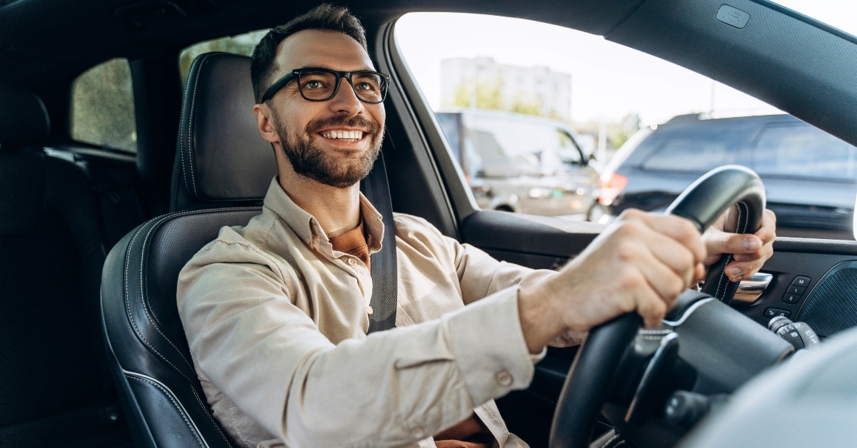 holding steering wheel 