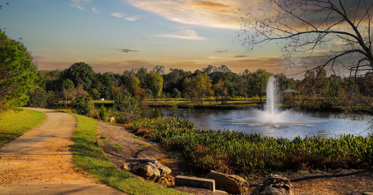  winding footpath along a lake