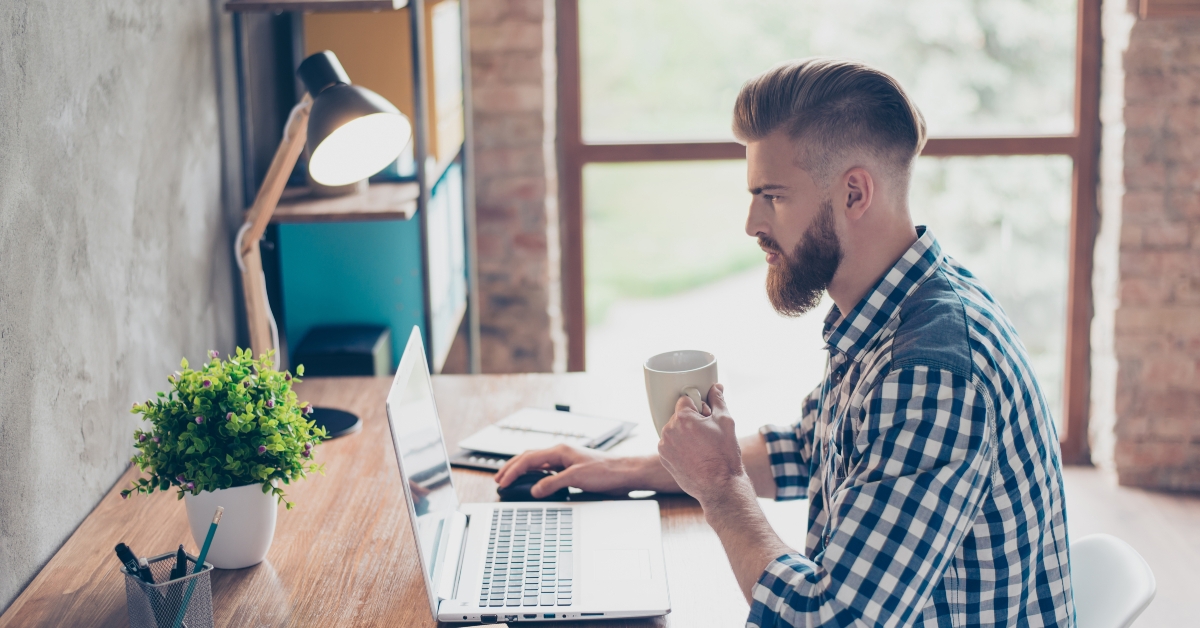 drinking tea using netbook