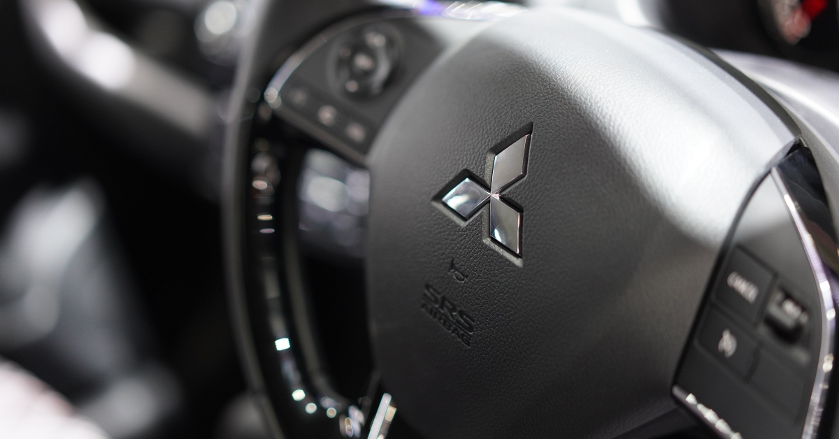 mitsubishi logo on car steering wheel