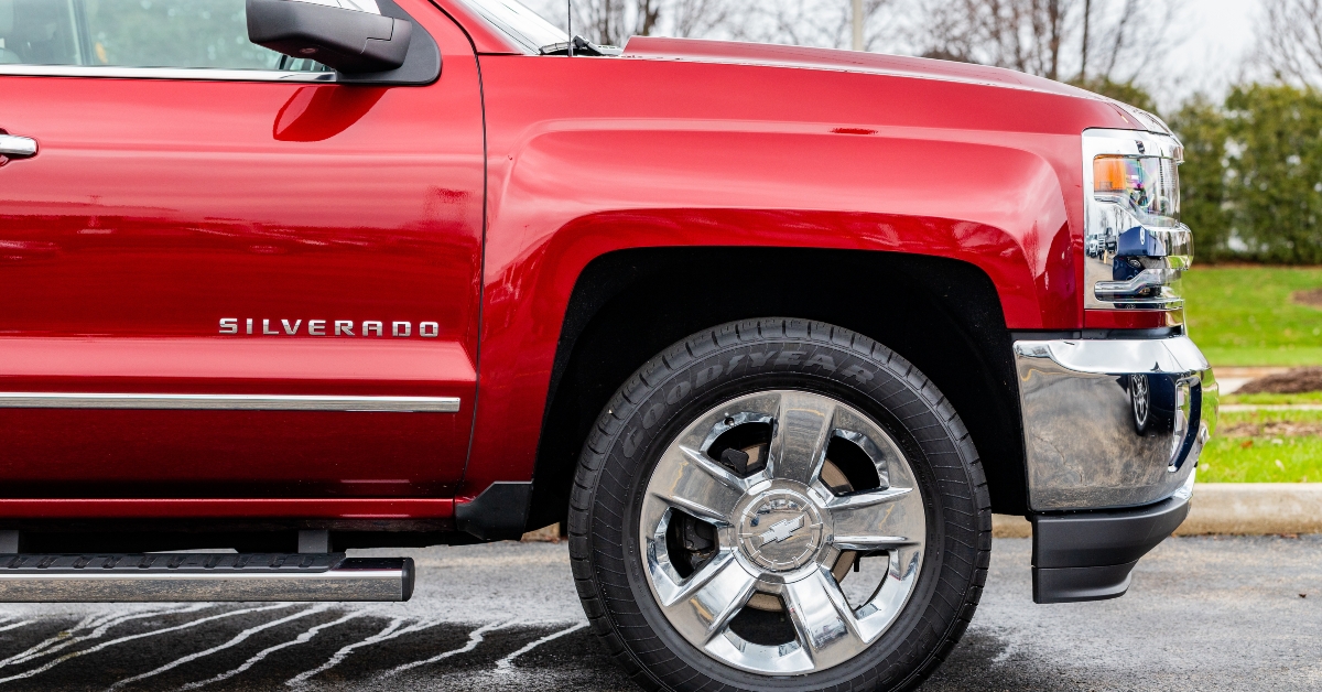 A side picture of Chevrolet Silverado