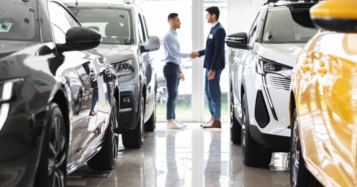 customer and sales assistant shaking hands