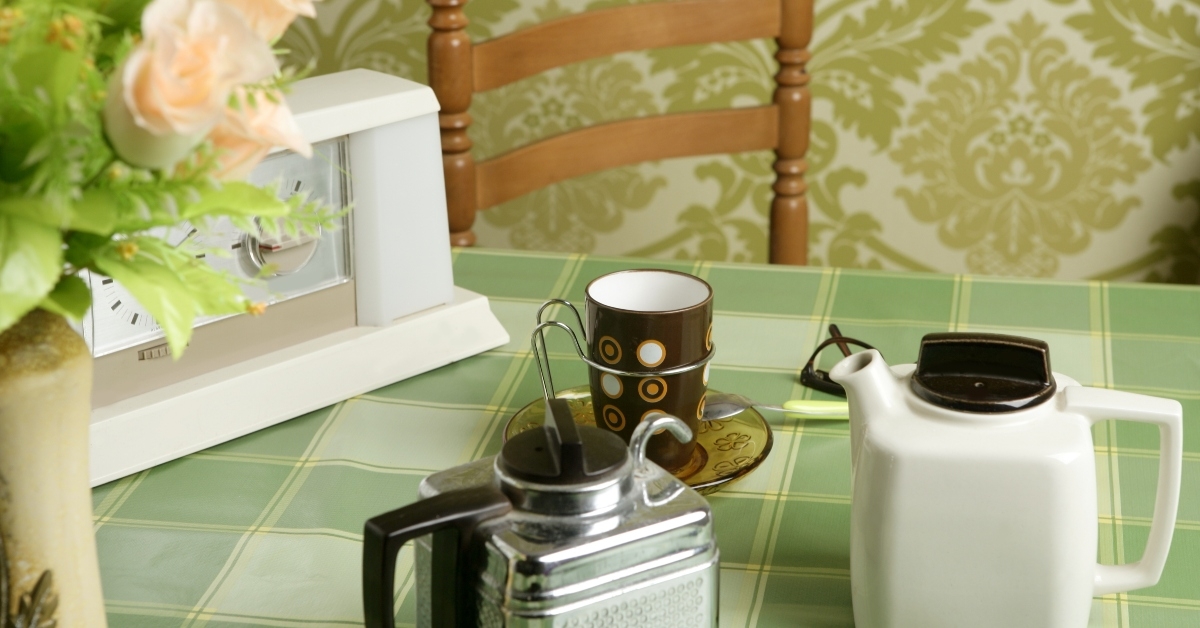 coffee machine retro kitchen green tablecloth 