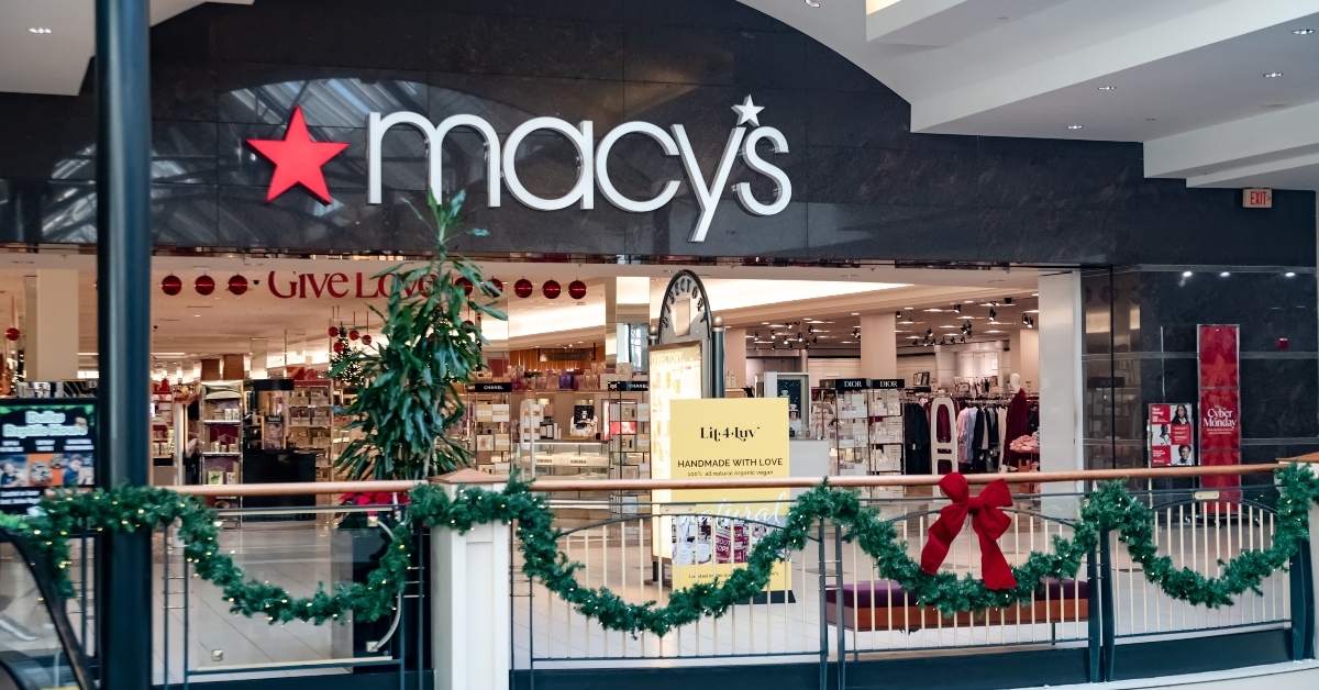 de apartment store with christmas decorations