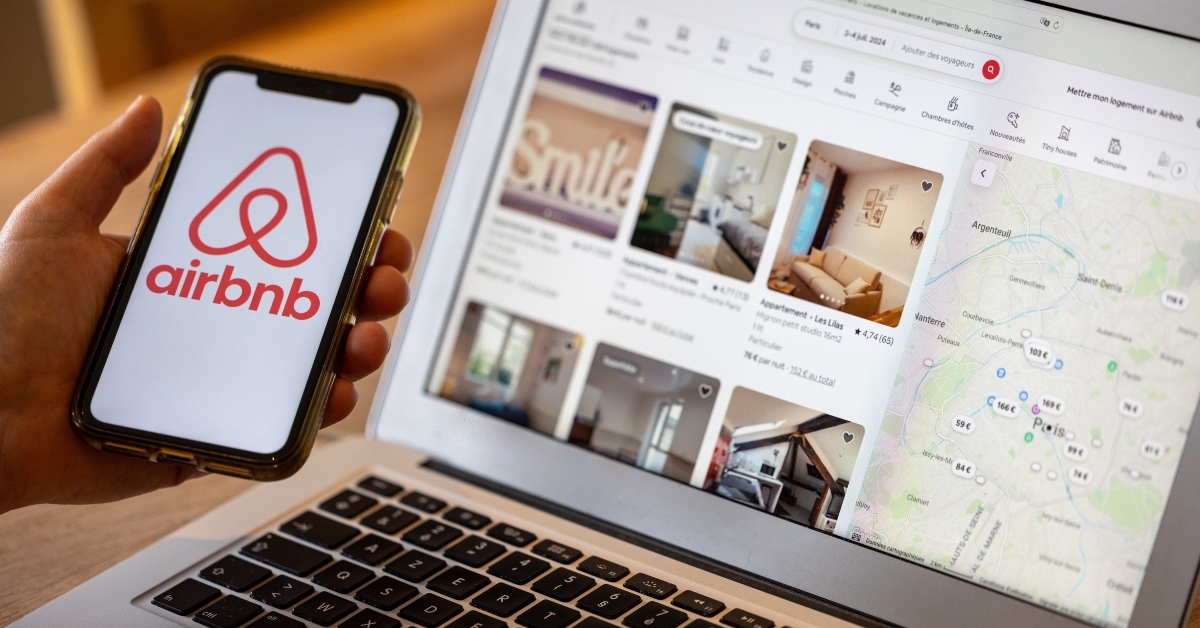 female hand holding smartphone