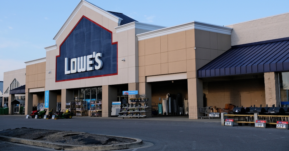 lowes home improvement store 