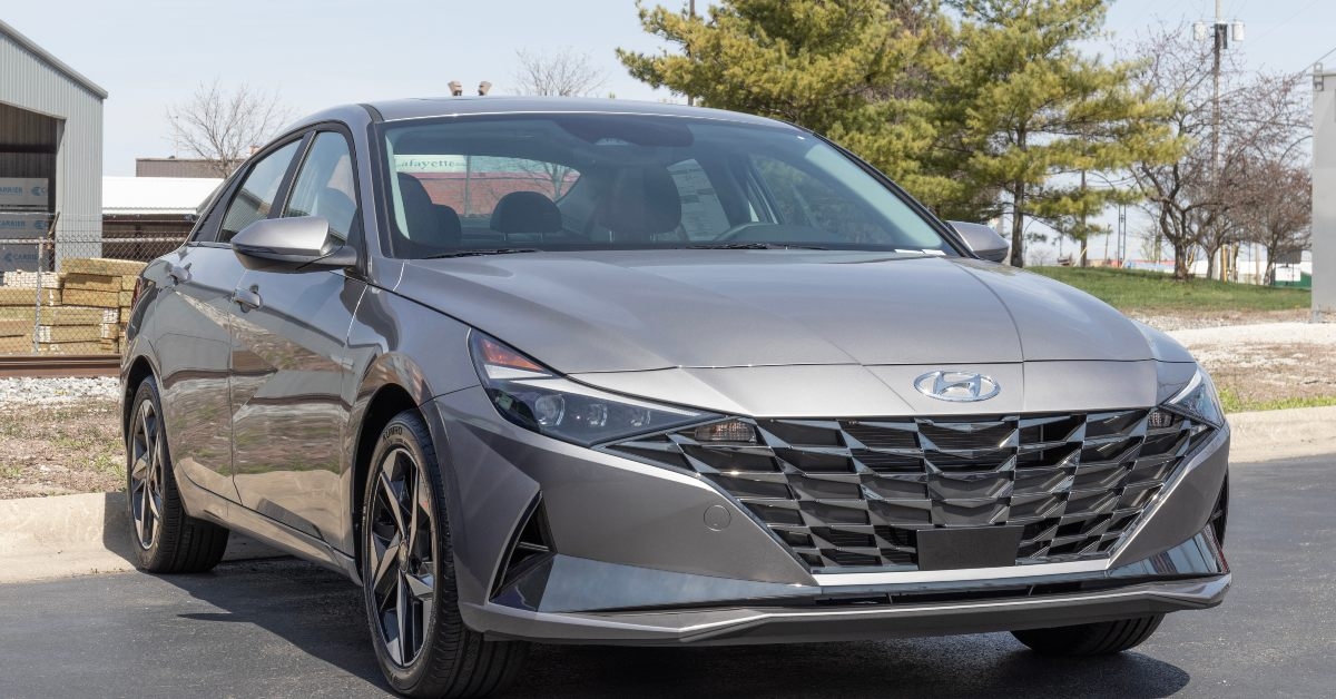 hyundai offers the elantra in se