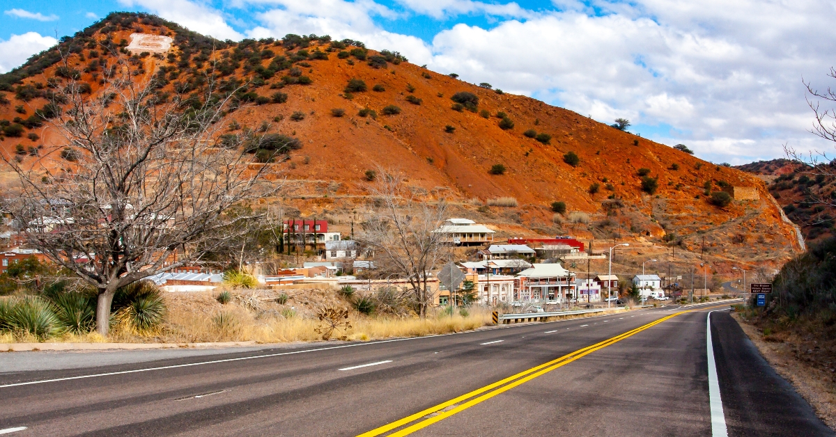 road leading to the mining town of bisbee
