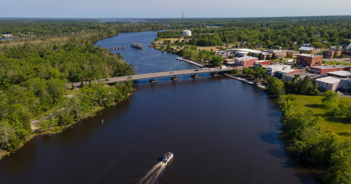 boat travelling under the bridges in milton florida