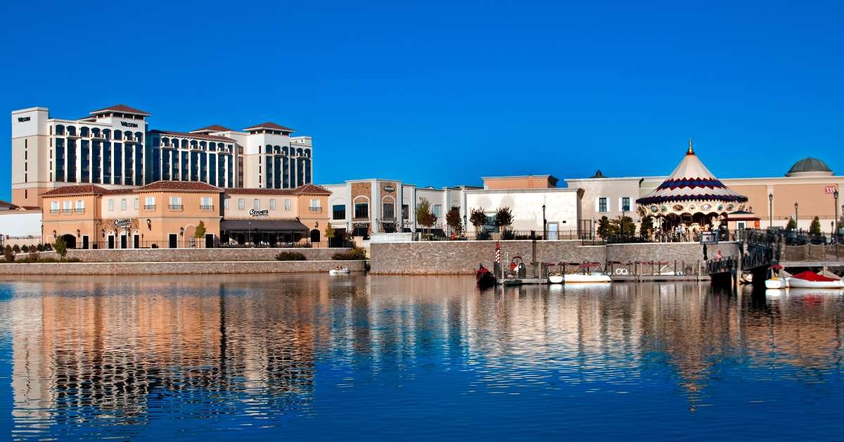 bridge street town centre in huntsville