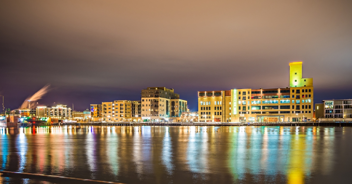 wisconsin city skyline at night