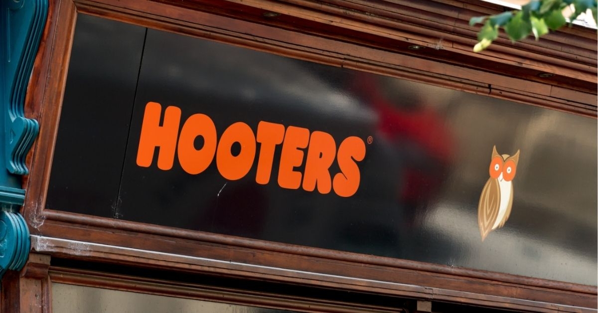 Hooters American restaurant exterior 