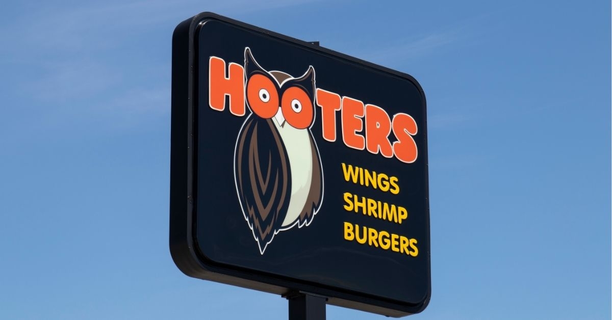 Hooters Dine In Location 