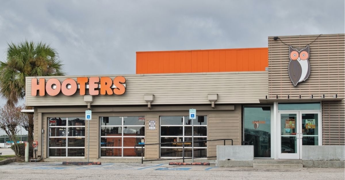 Hooters restaurant and bar exterior in Houston, TX.