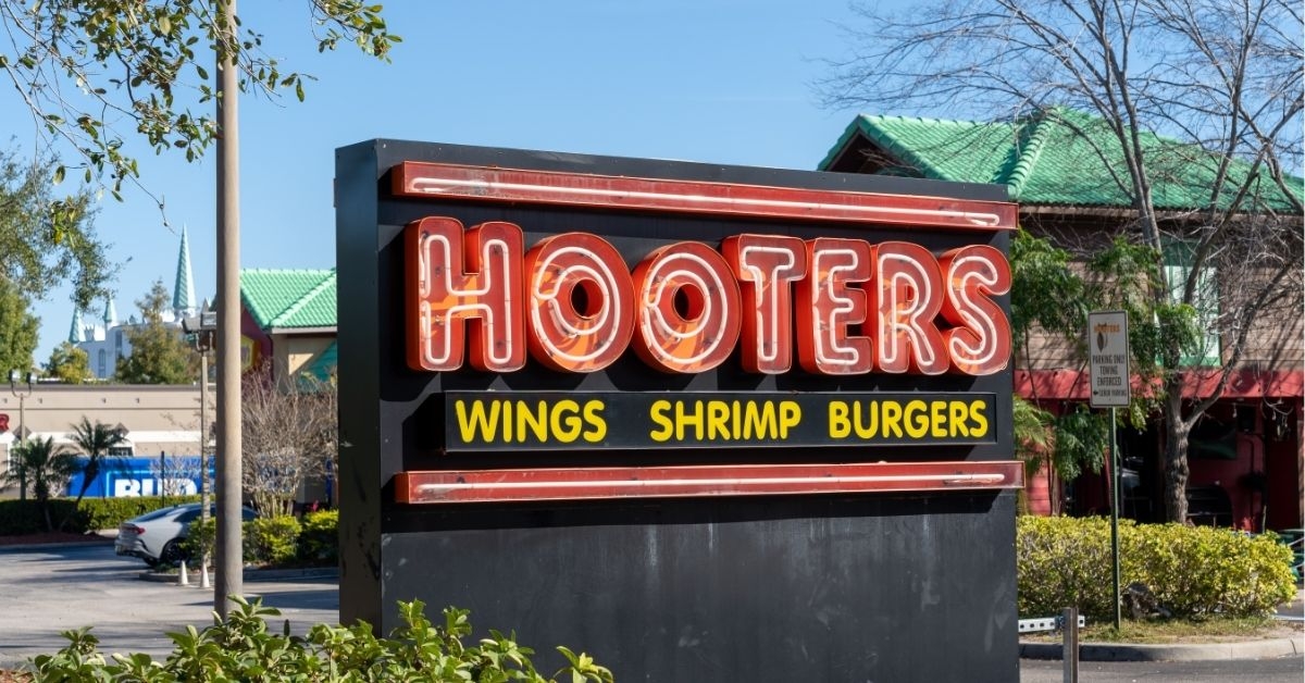 A Hooters restaurant sign is shown in Orlando, FL, USA