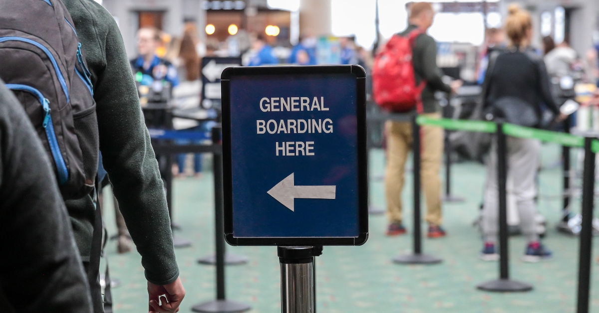 General boarding here signage