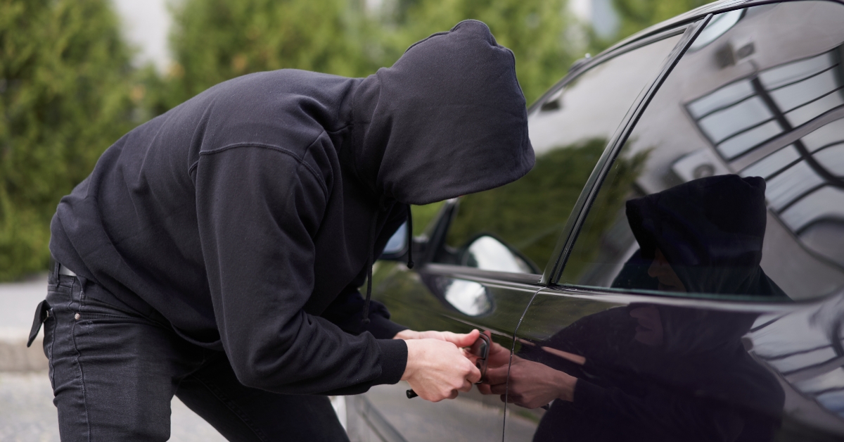 burglar hijacks Auto