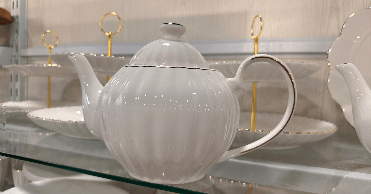 Porcelain tea pot white