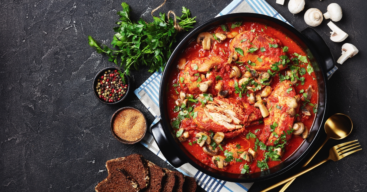 chicken cacciatore in a dish 