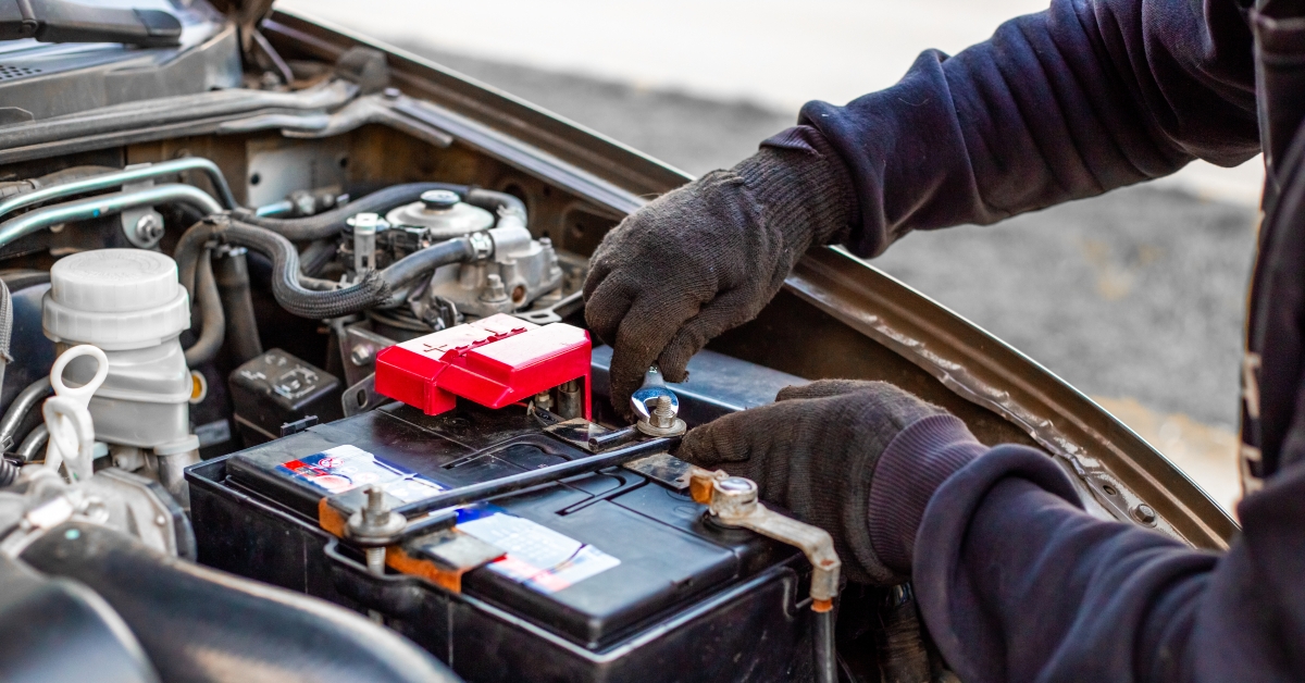 securely fastens a car battery