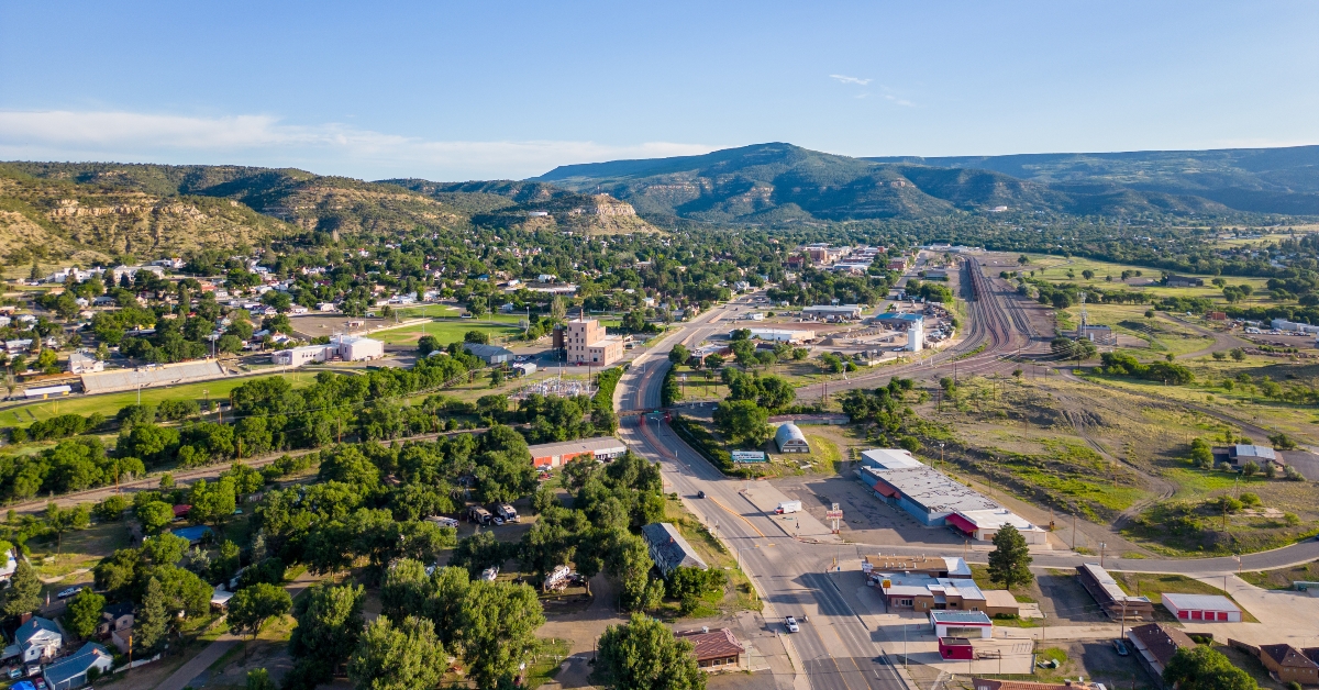 photo Raton New Mexico in a sunny day