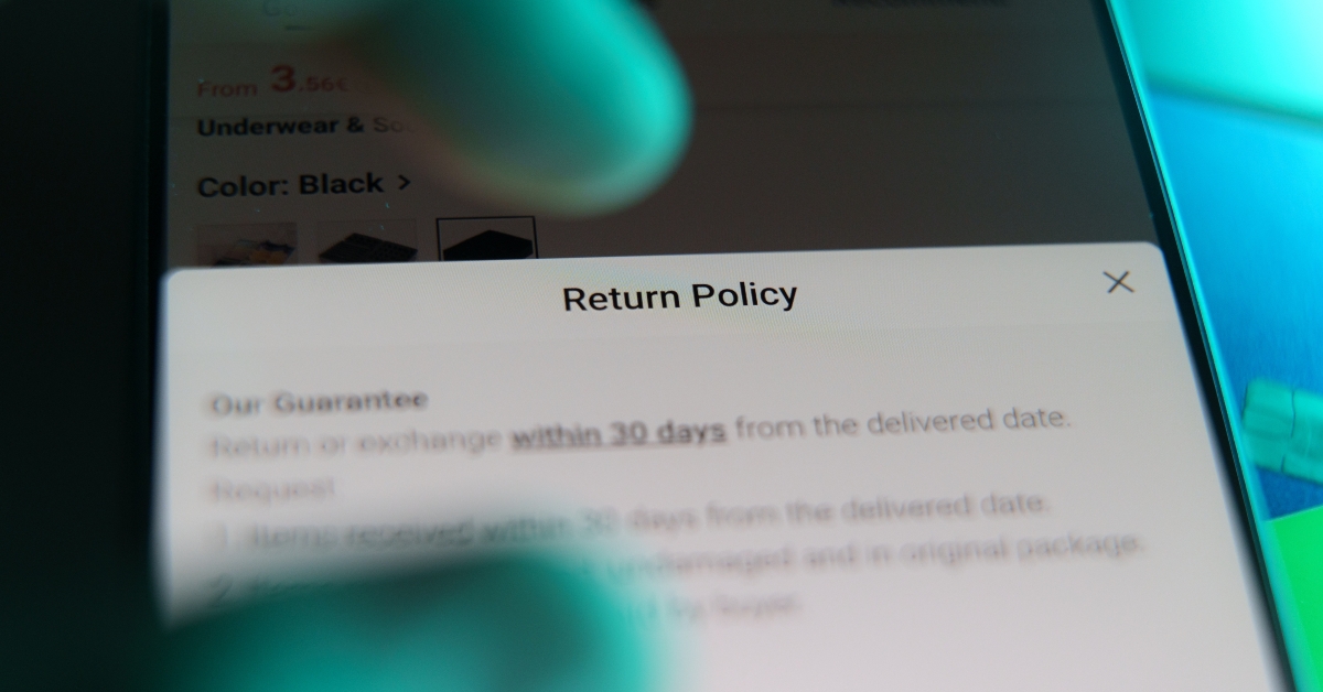 Smartphone screen showing online store return policy