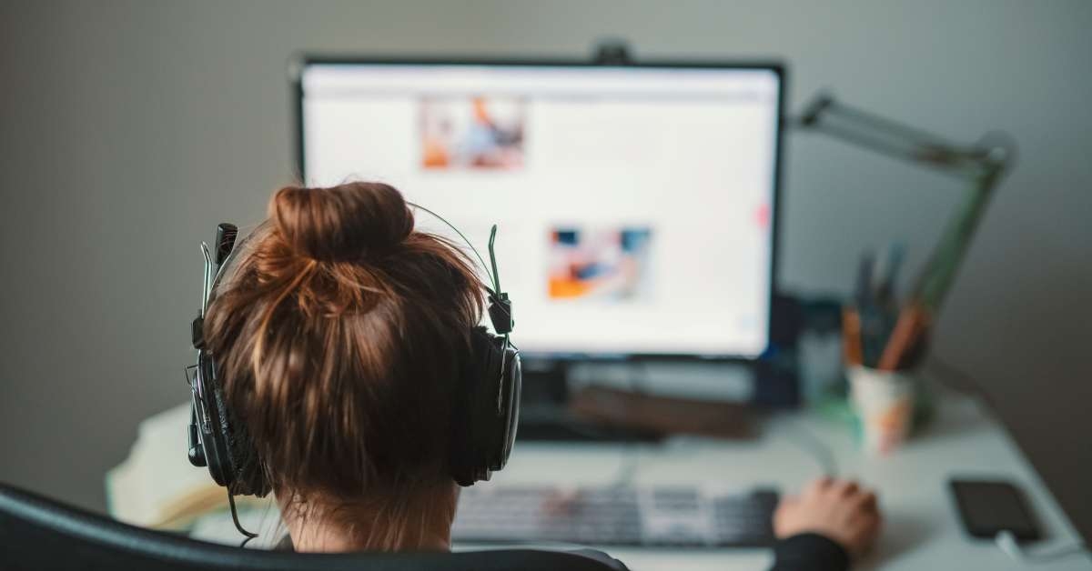 girl working from her home