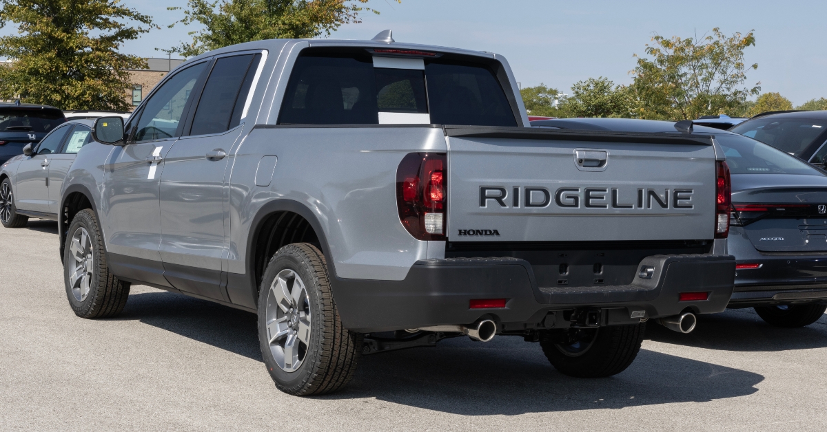 Honda Ridgeline AWD RTL display at a dealership