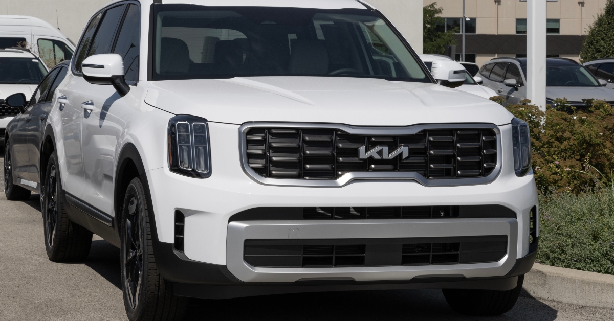 a white Kia telluride