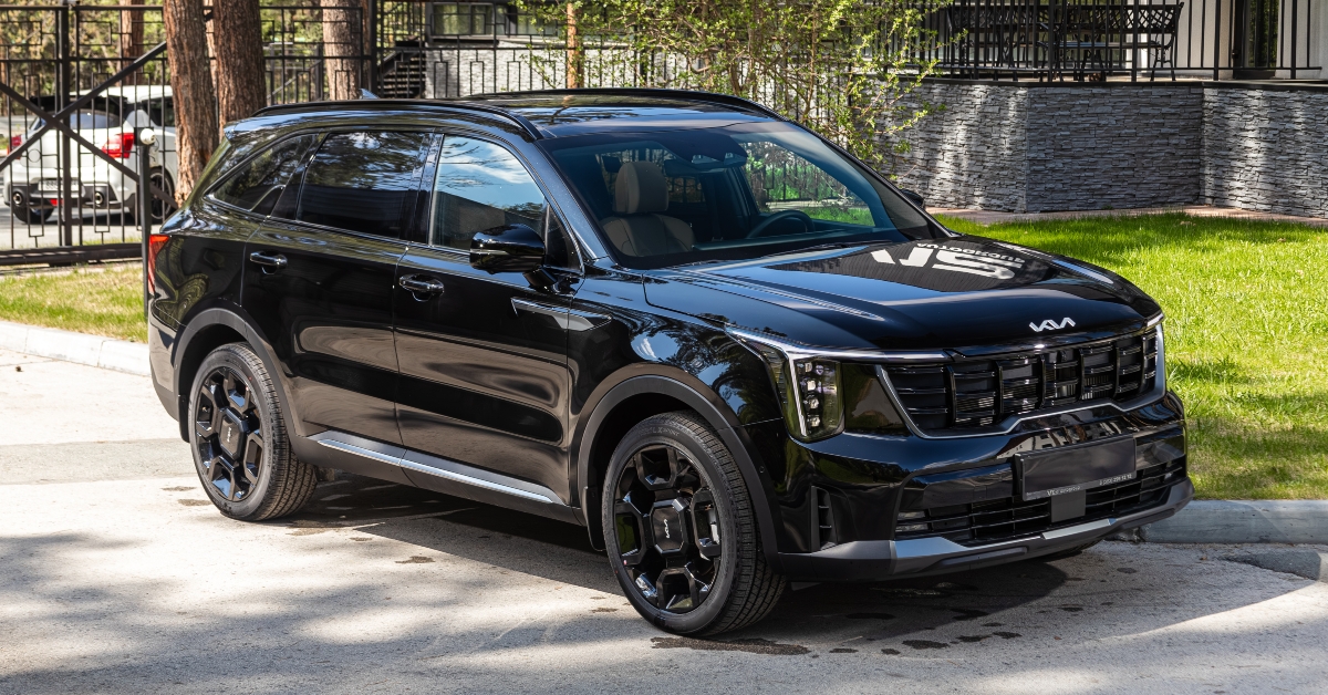 Kia Sorento, parked in city , front view